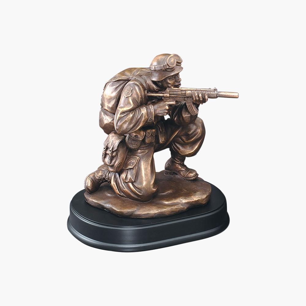 Made in china custom military rifleman aiming shooting soldier award resin trophy